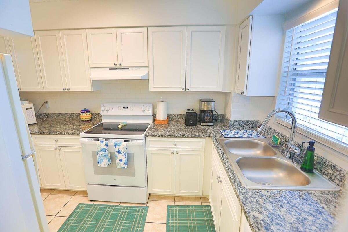 Updated Condo With Pool, Walk To Crescent Beach & Restaurants! Сарасота Экстерьер фото