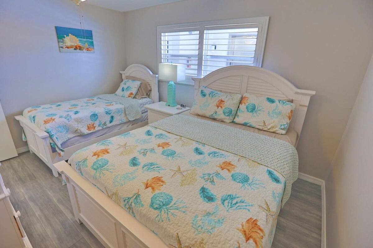 Updated Condo With Pool, Walk To Crescent Beach & Restaurants! Сарасота Экстерьер фото